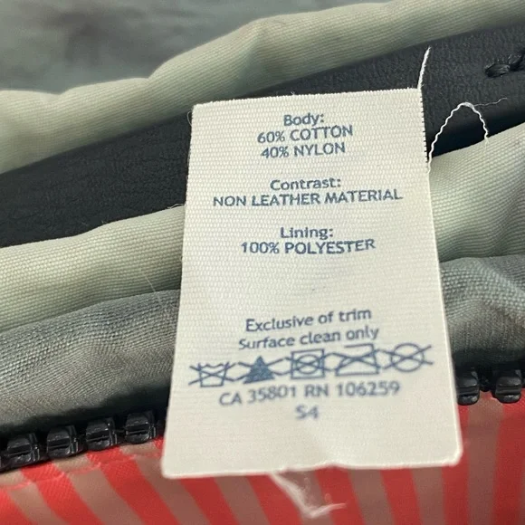 Lululemon Hip to be Free Crossbody Bag - Picture 9 of 9